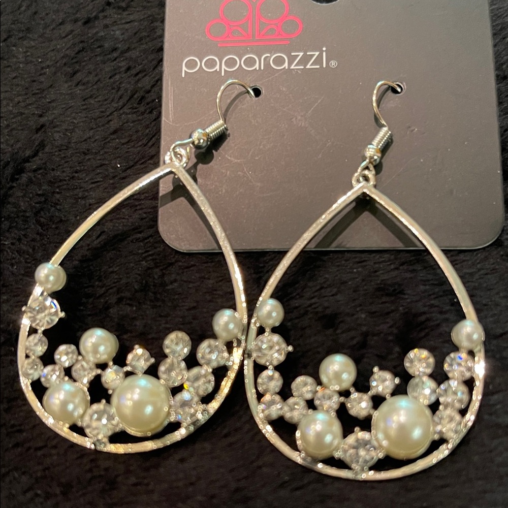 *FREE W/ PURCHASE OF 2+ ITEMS, JUST ADD TO YOUR BUNDLE* Paparazzi Earrings